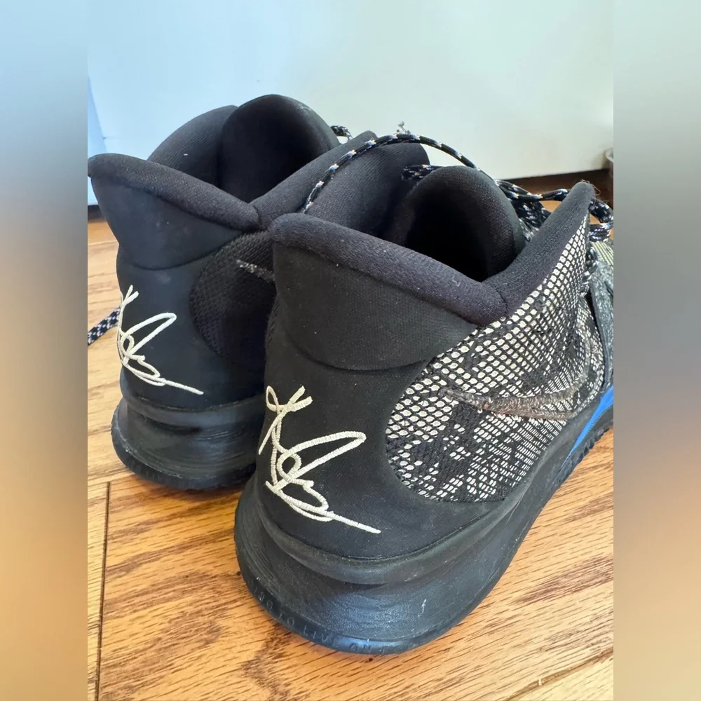 Nike Kyrie Men’s Basketball Shoes - Picture 3 of 10
